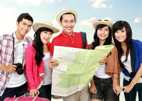 A true Japan tour guide makes youth trips to Japan unforgettable, providing young travelers with the best cultural experiences, hidden gems, and local insights.